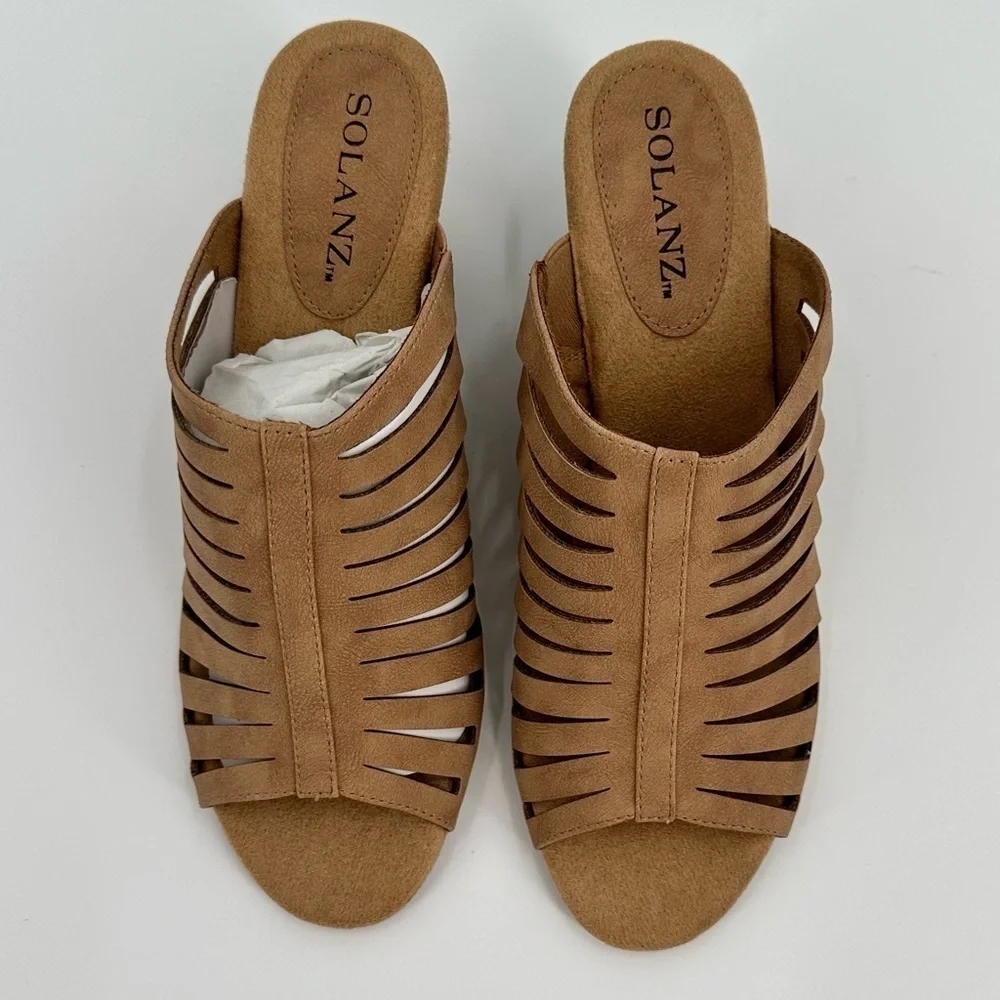 SOLANZ Paige NWOB Women’s Open Toe Tan Faux Suede Slip On Wedges Size 7.5M